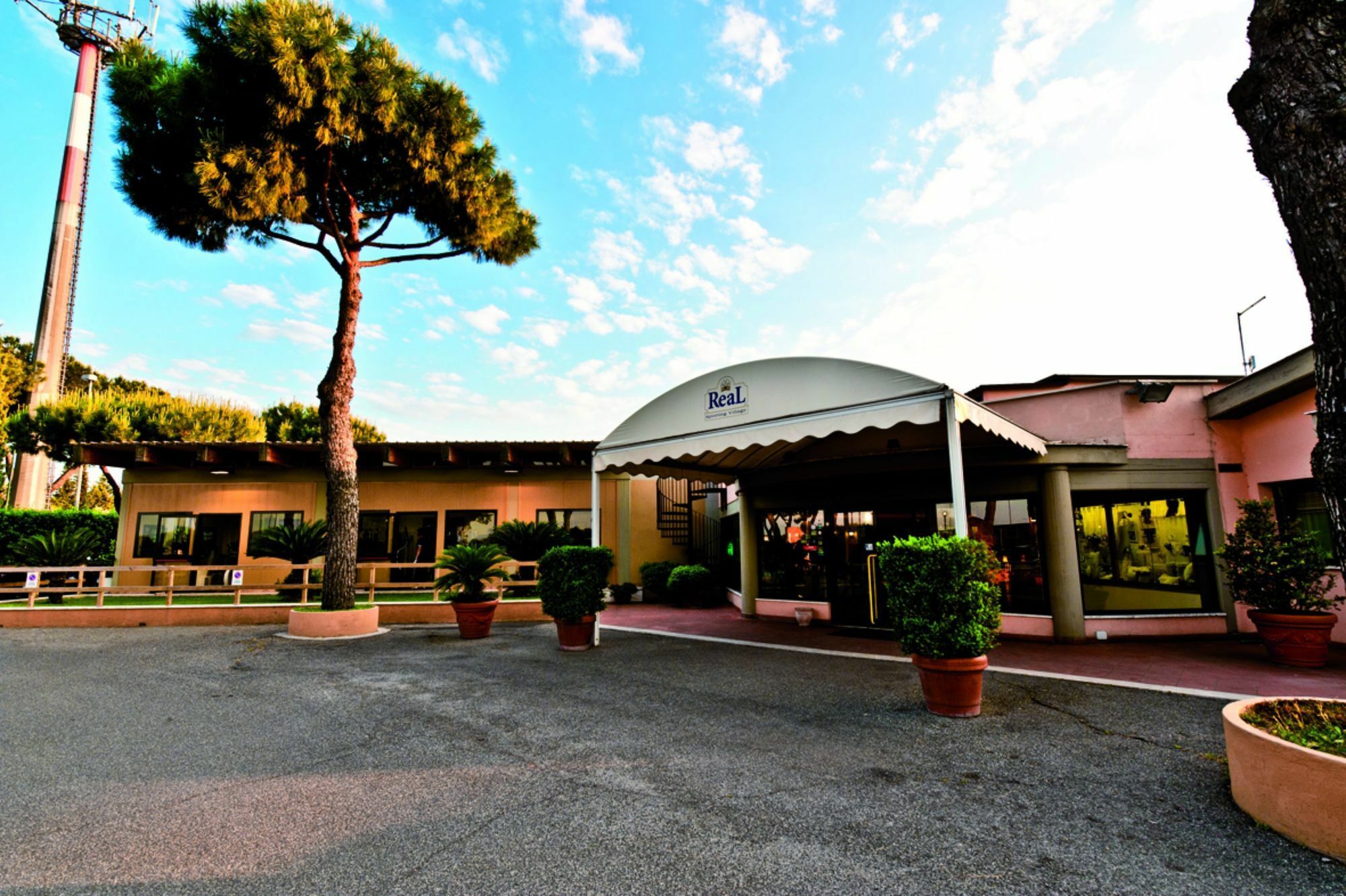 Real Village 2*